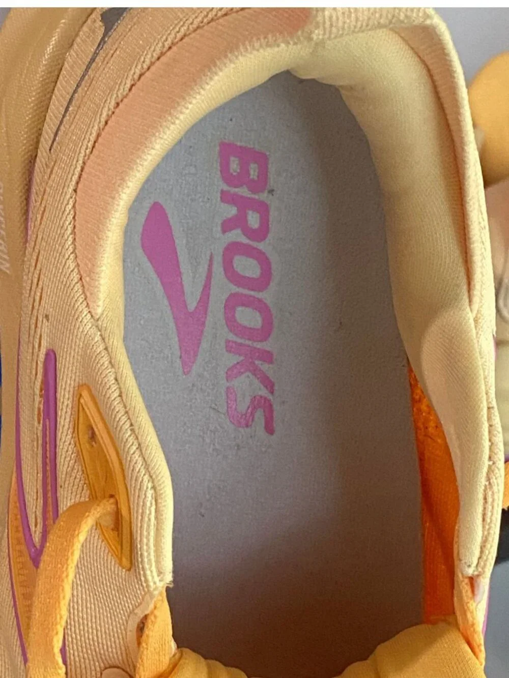 Brooks Glycerin 22 Women’s Running Shoes Size 8 Sherbert Apricot Pink